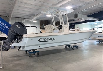 2025 Robalo 246 Cayman Ice Blue Boat